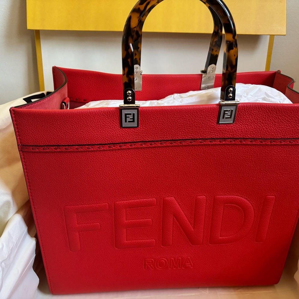 Fendi Sunshine Red Tote Bag with Tortoiseshell Handles - Picture 2 of 14
